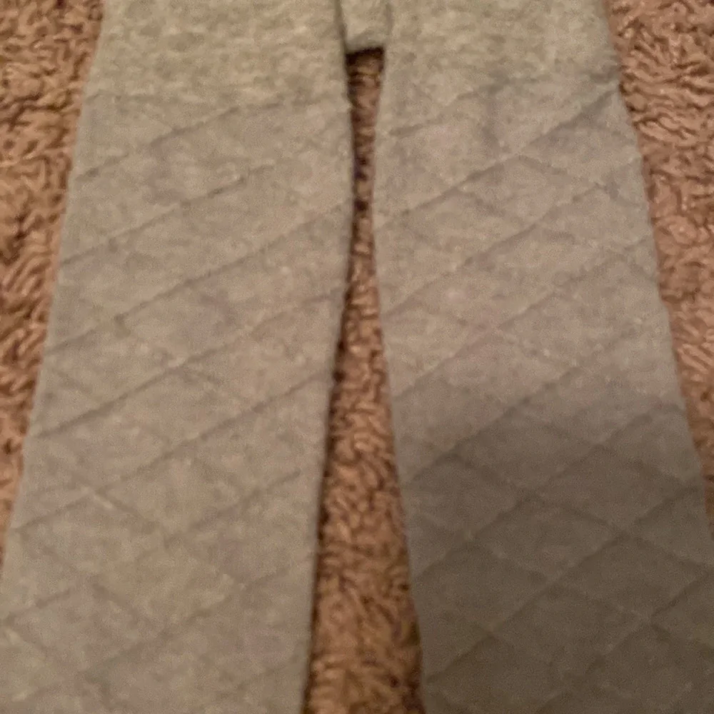 12-24M children’s place gray knit tights diamond pattern hearts on foot